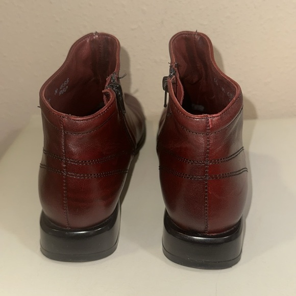 Santana booties Size 61/2 - Picture 3 of 9